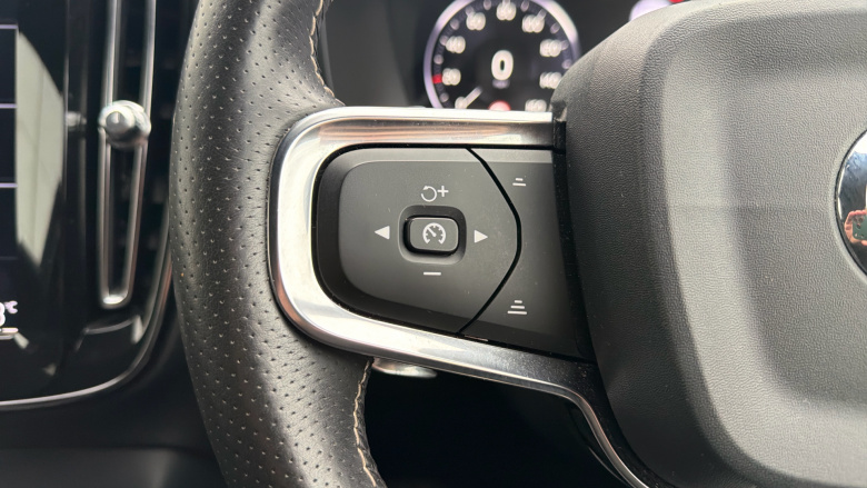 Volvo Xc40 2.0 D4 [190] R DESIGN Pro 5dr AWD Geartronic Diesel Estate